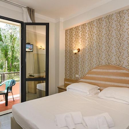 Hotel Nedy Marina di Massa Εξωτερικό φωτογραφία
