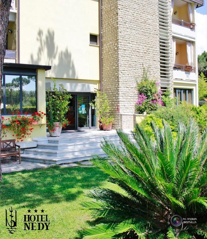 Hotel Nedy Marina di Massa Εξωτερικό φωτογραφία