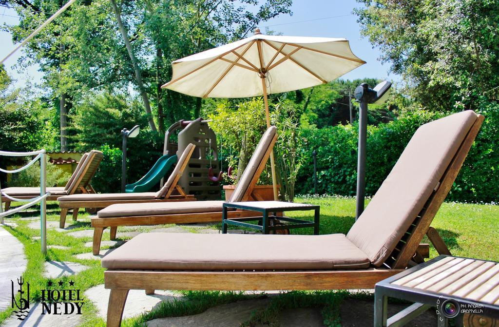 Hotel Nedy Marina di Massa Εξωτερικό φωτογραφία