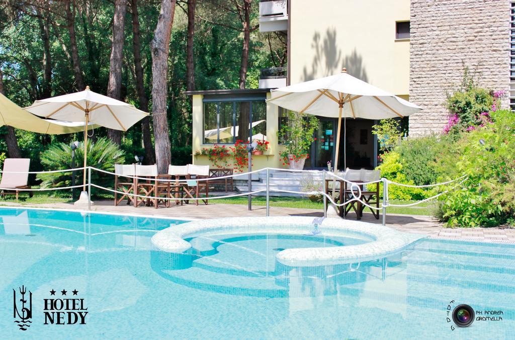 Hotel Nedy Marina di Massa Εξωτερικό φωτογραφία