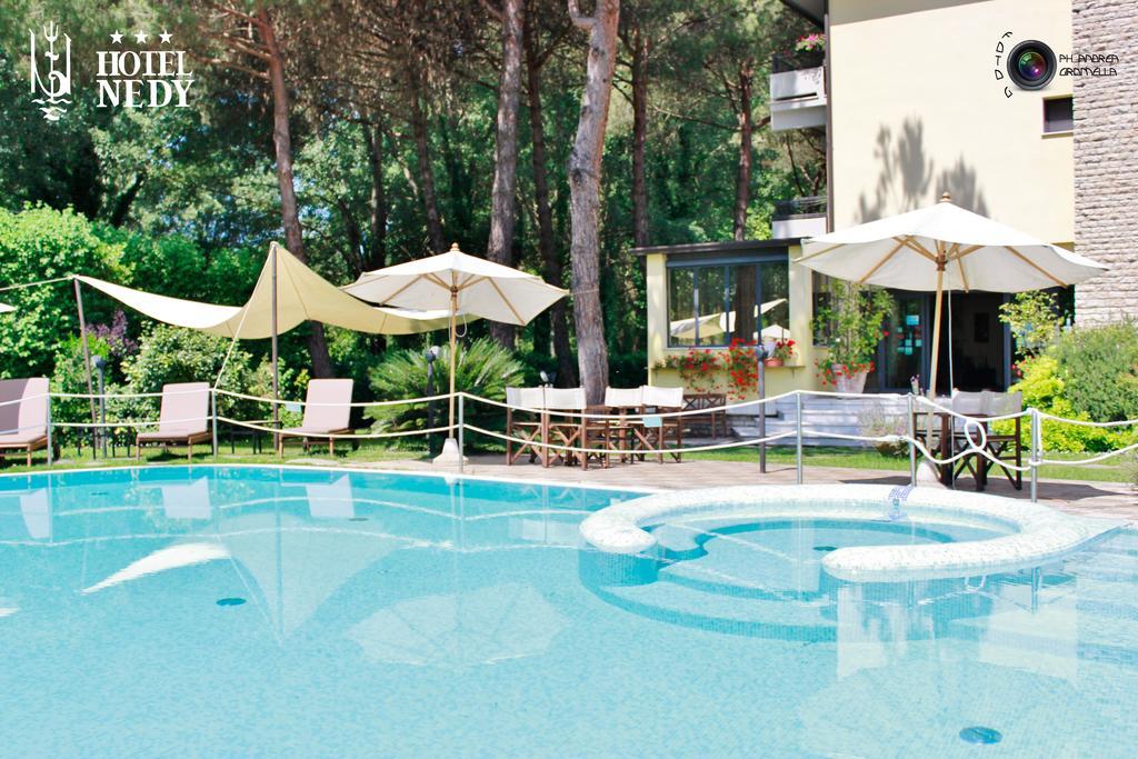 Hotel Nedy Marina di Massa Εξωτερικό φωτογραφία