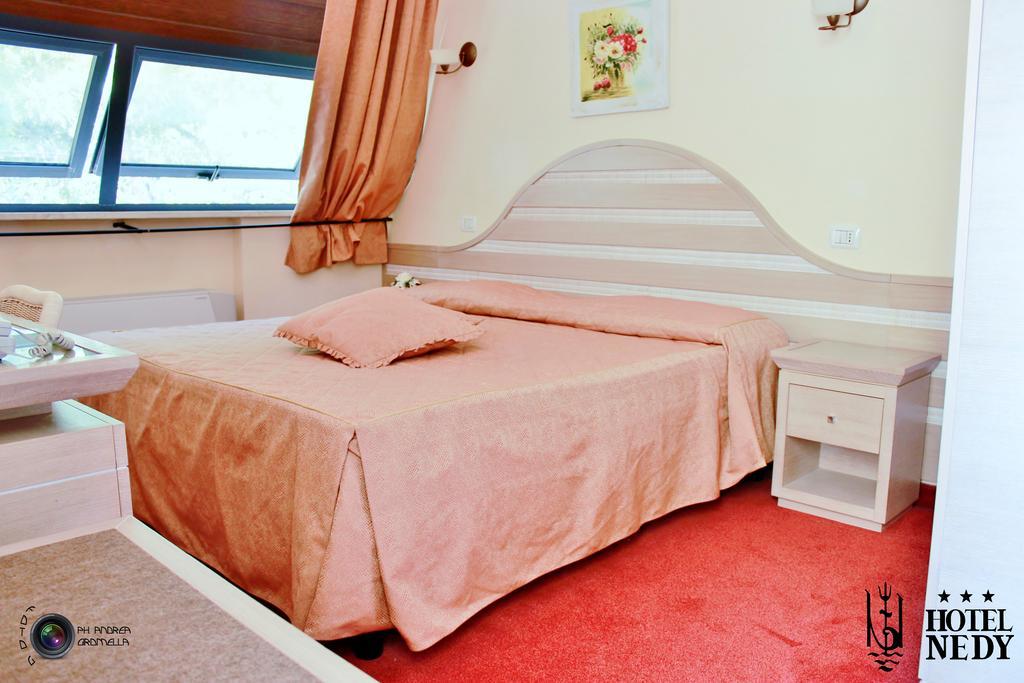 Hotel Nedy Marina di Massa Εξωτερικό φωτογραφία