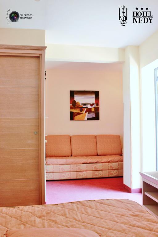 Hotel Nedy Marina di Massa Εξωτερικό φωτογραφία