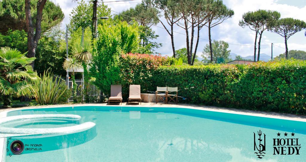 Hotel Nedy Marina di Massa Εξωτερικό φωτογραφία