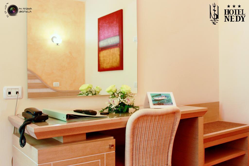 Hotel Nedy Marina di Massa Εξωτερικό φωτογραφία