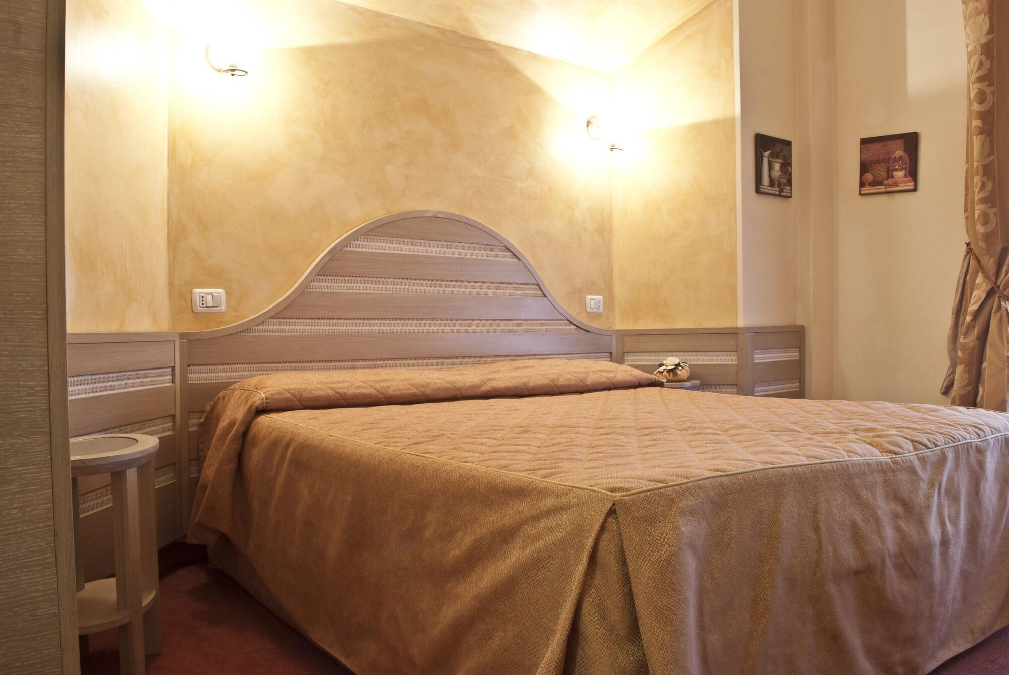 Hotel Nedy Marina di Massa Εξωτερικό φωτογραφία