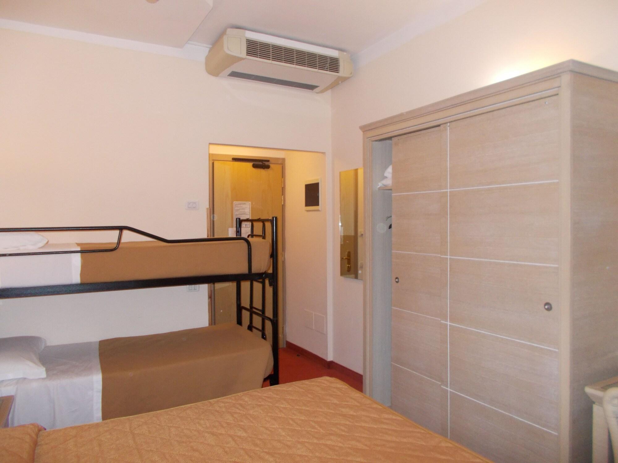 Hotel Nedy Marina di Massa Εξωτερικό φωτογραφία