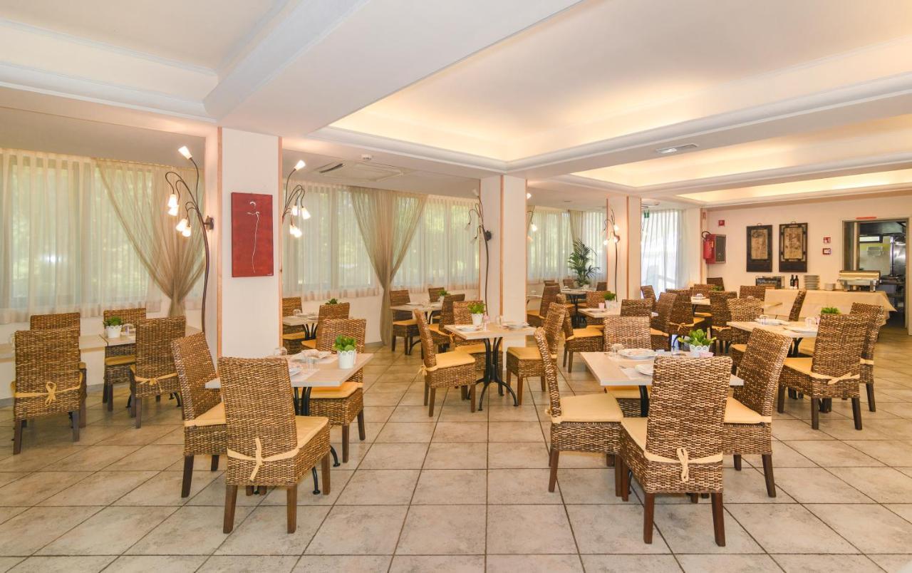 Hotel Nedy Marina di Massa Εξωτερικό φωτογραφία