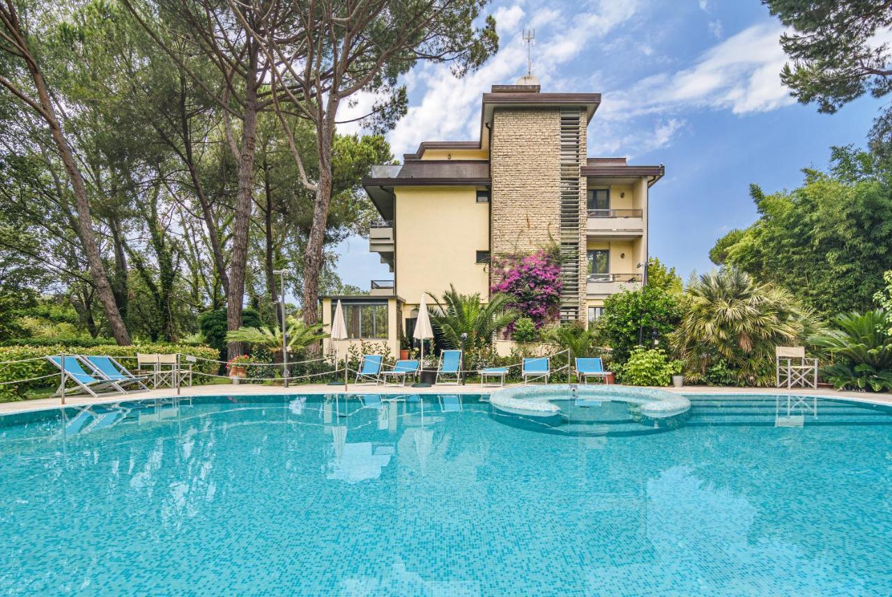 Hotel Nedy Marina di Massa Εξωτερικό φωτογραφία