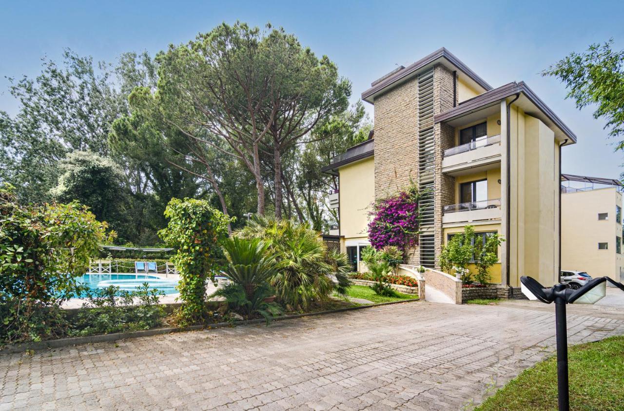 Hotel Nedy Marina di Massa Εξωτερικό φωτογραφία