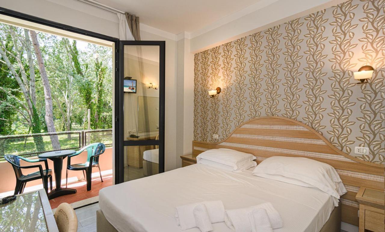 Hotel Nedy Marina di Massa Εξωτερικό φωτογραφία