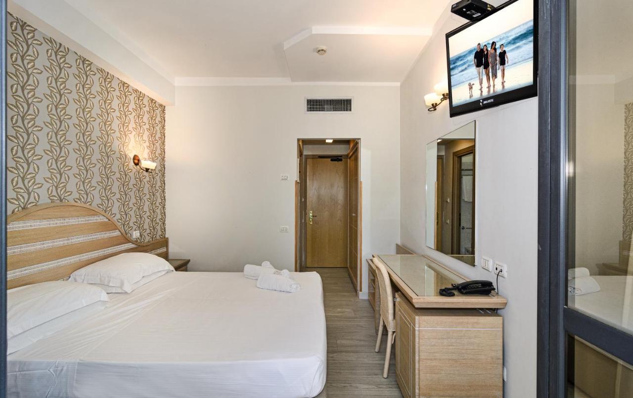 Hotel Nedy Marina di Massa Εξωτερικό φωτογραφία