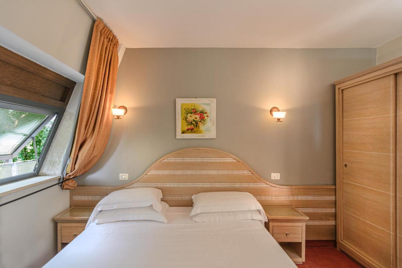 Hotel Nedy Marina di Massa Εξωτερικό φωτογραφία