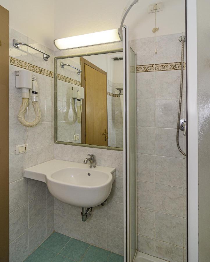 Hotel Nedy Marina di Massa Εξωτερικό φωτογραφία