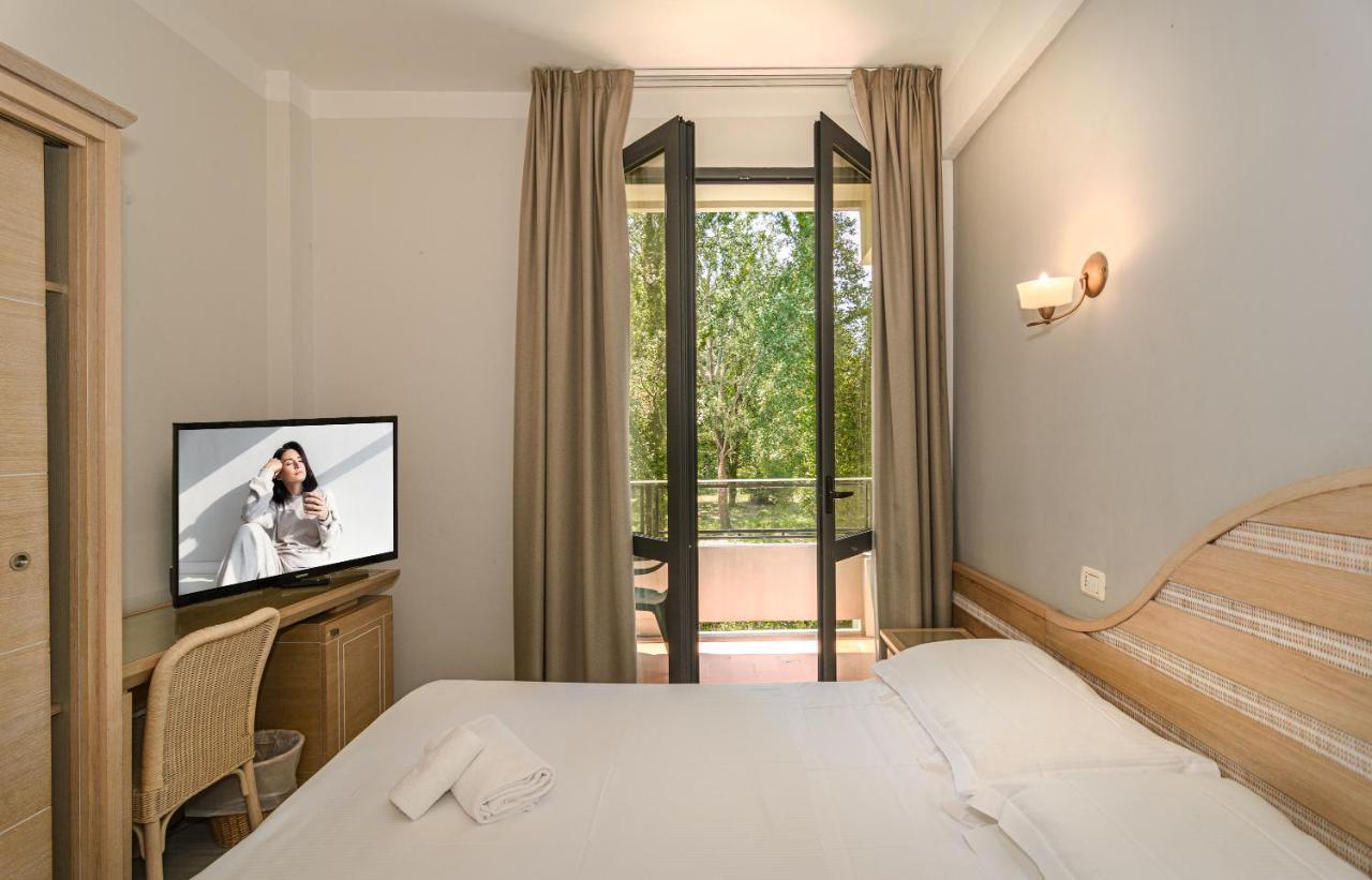 Hotel Nedy Marina di Massa Εξωτερικό φωτογραφία