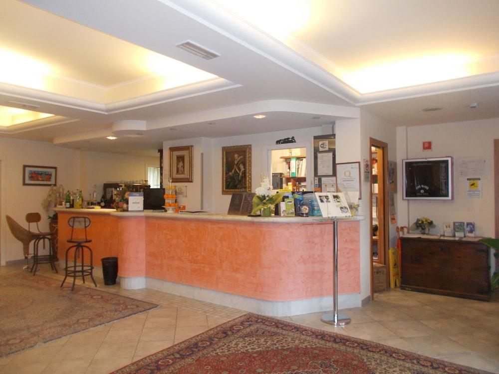 Hotel Nedy Marina di Massa Εξωτερικό φωτογραφία