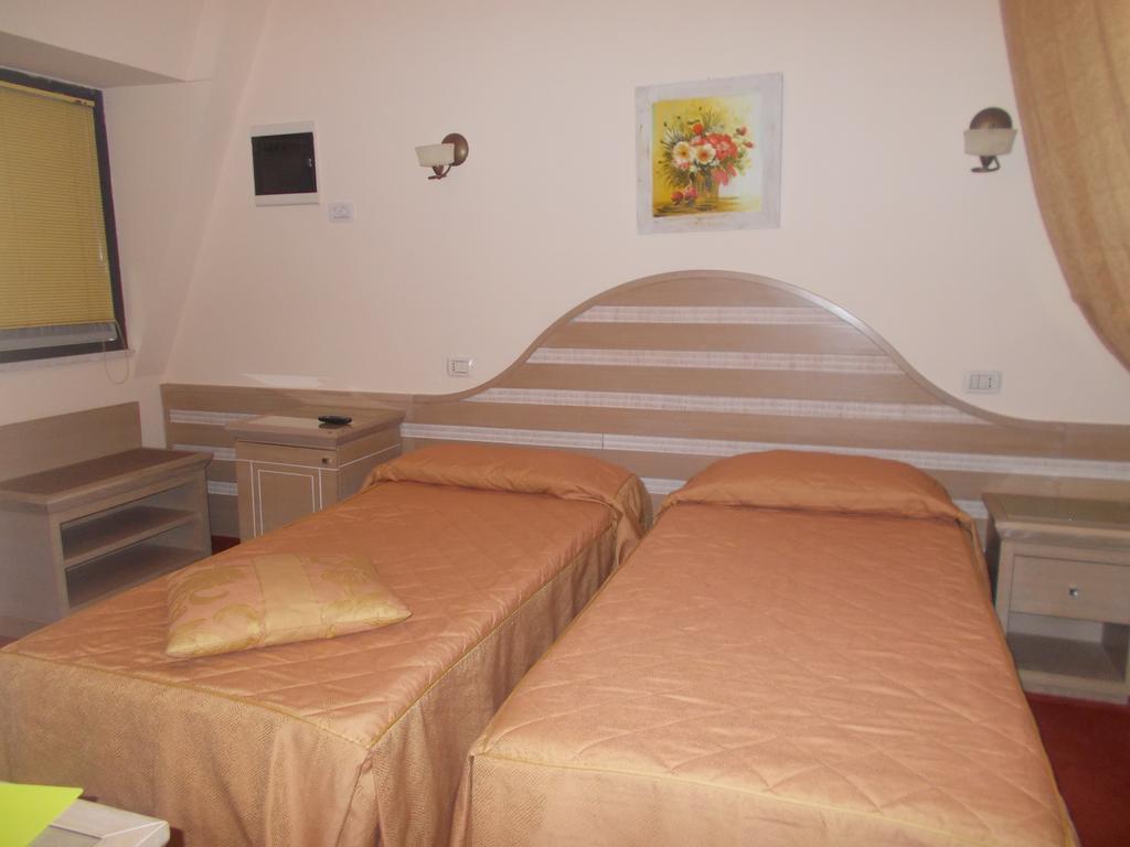 Hotel Nedy Marina di Massa Εξωτερικό φωτογραφία