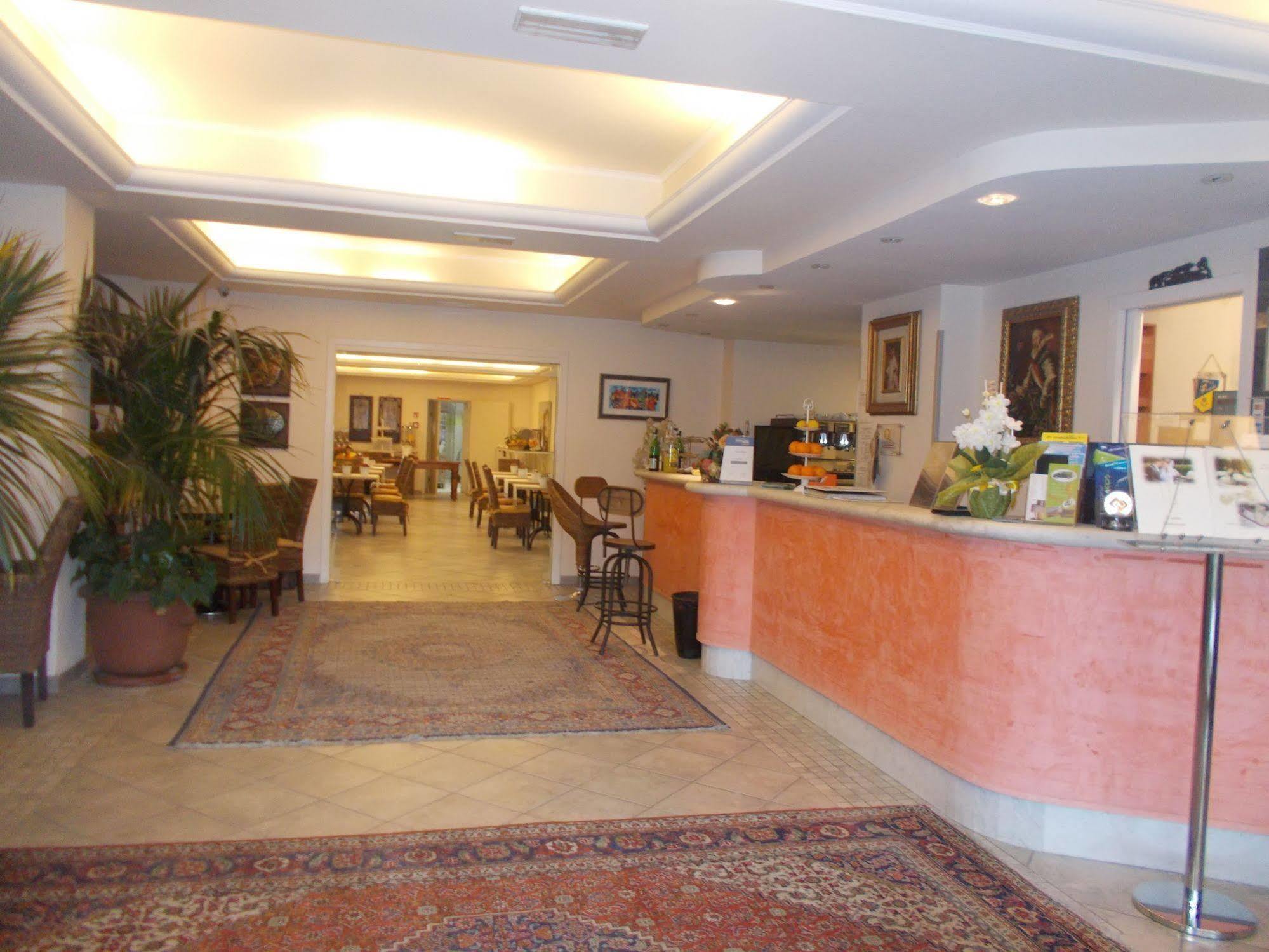 Hotel Nedy Marina di Massa Εξωτερικό φωτογραφία