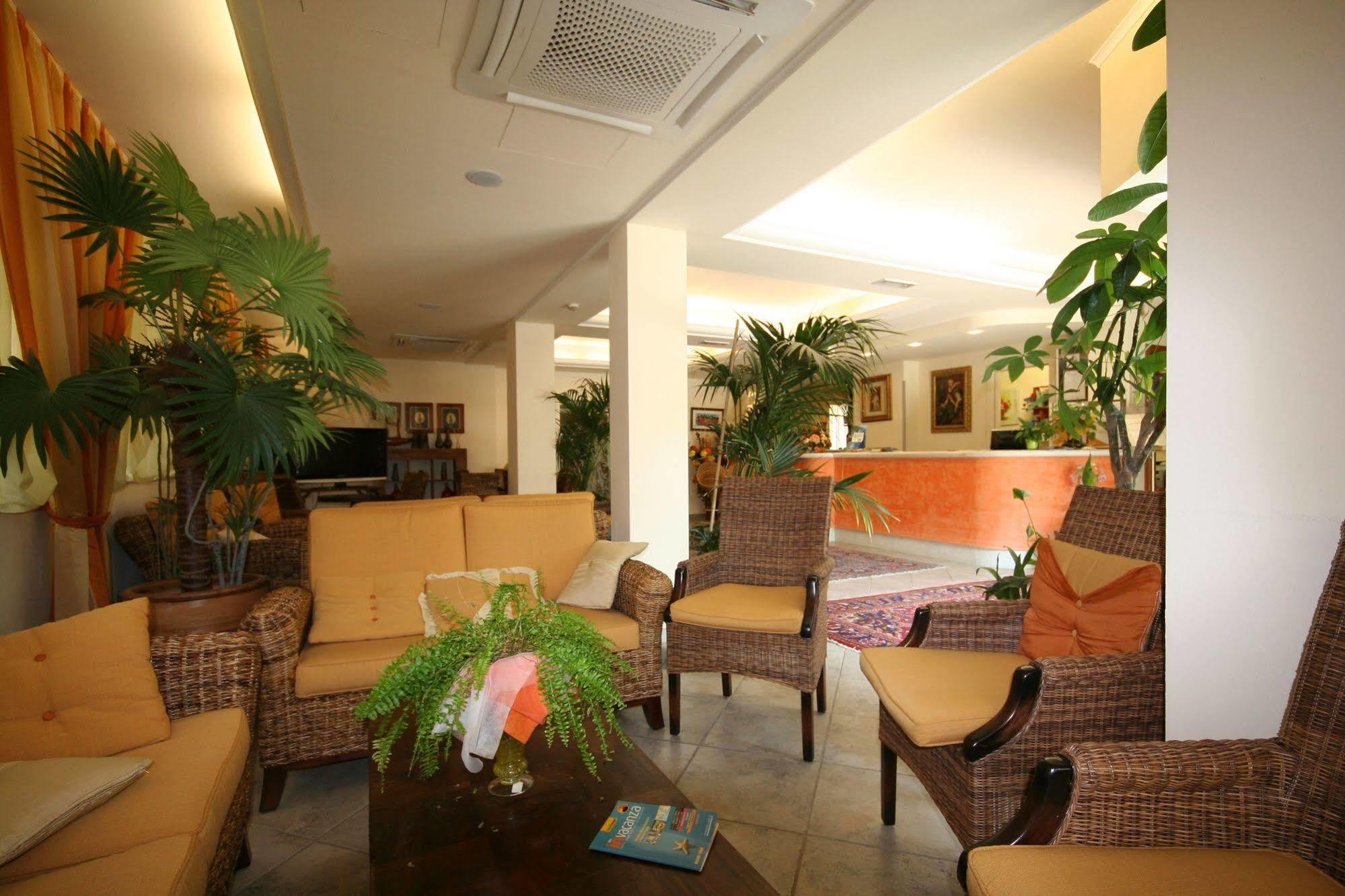 Hotel Nedy Marina di Massa Εξωτερικό φωτογραφία