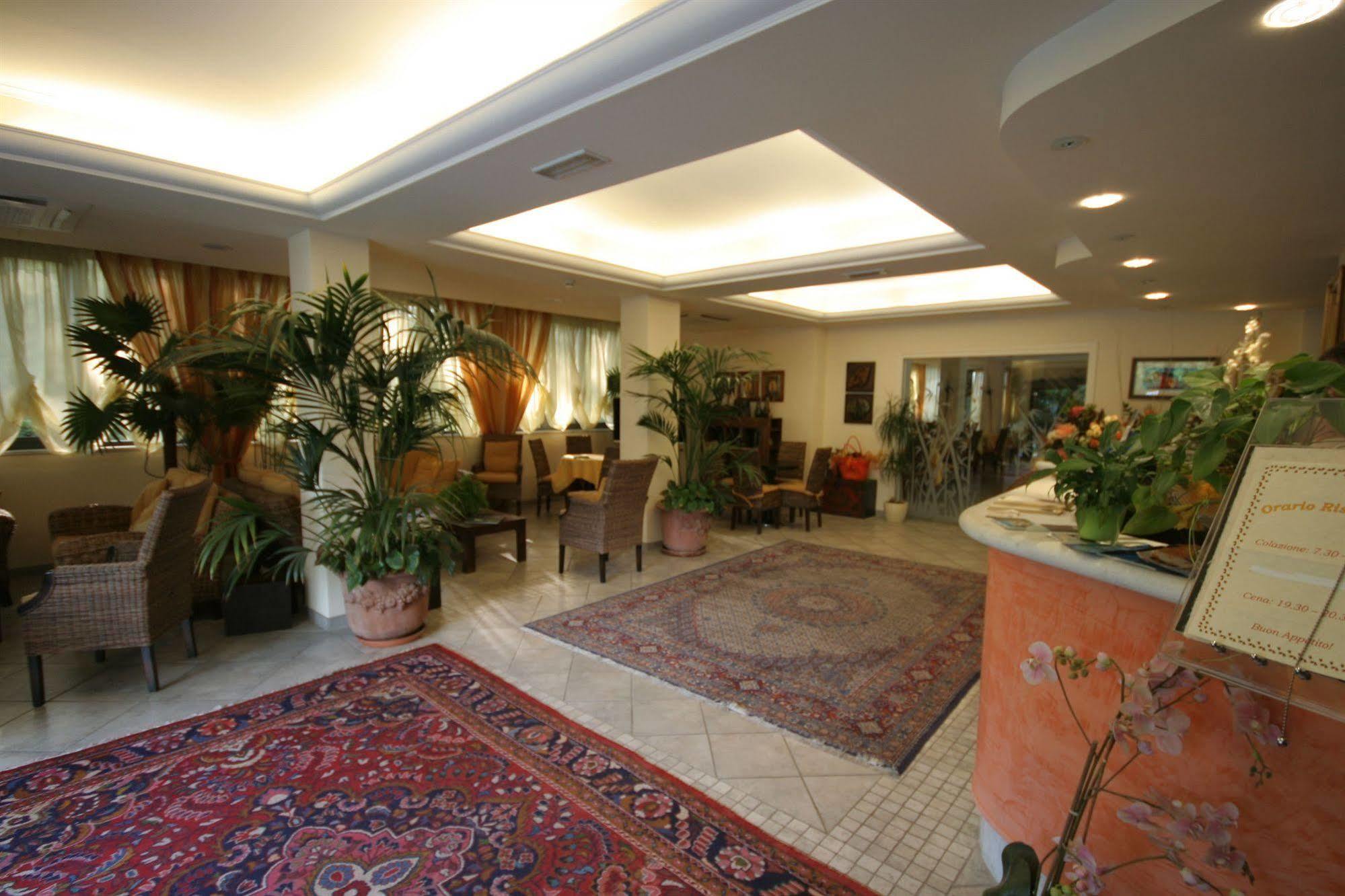 Hotel Nedy Marina di Massa Εξωτερικό φωτογραφία